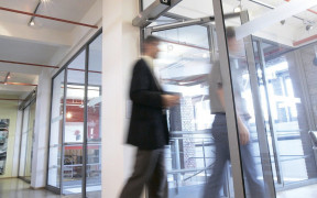 Аксессуары для распашных дверей Аксессуары для распашных дверей